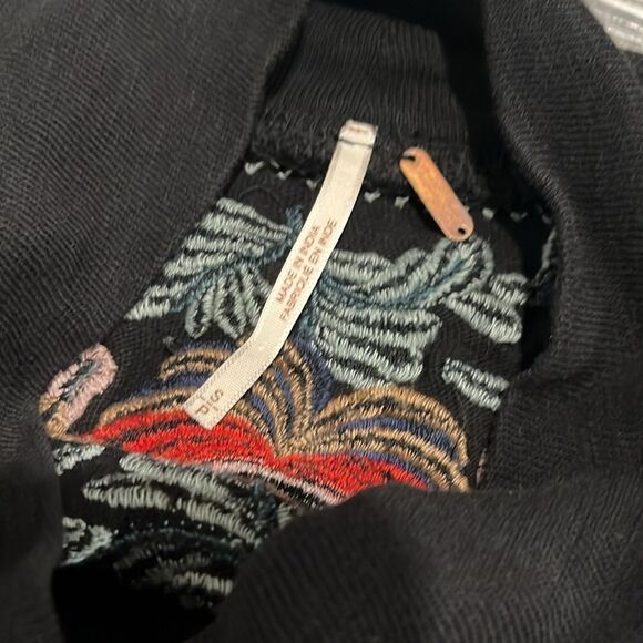 Free People Embroidered Black Floral Women's mock turtleneck- small - Picture 6 of 9